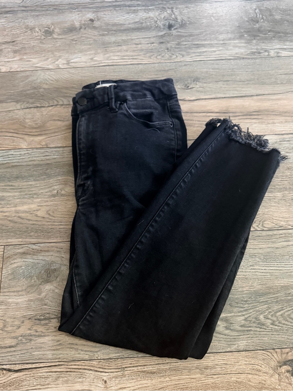 Good American Black Frayed-Hem Skinny Jeans